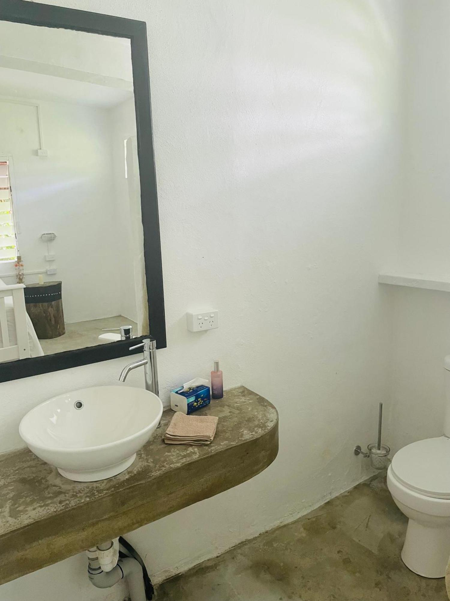 Banana Bay Beach Club Bed & Breakfast Eton ภายนอก รูปภาพ