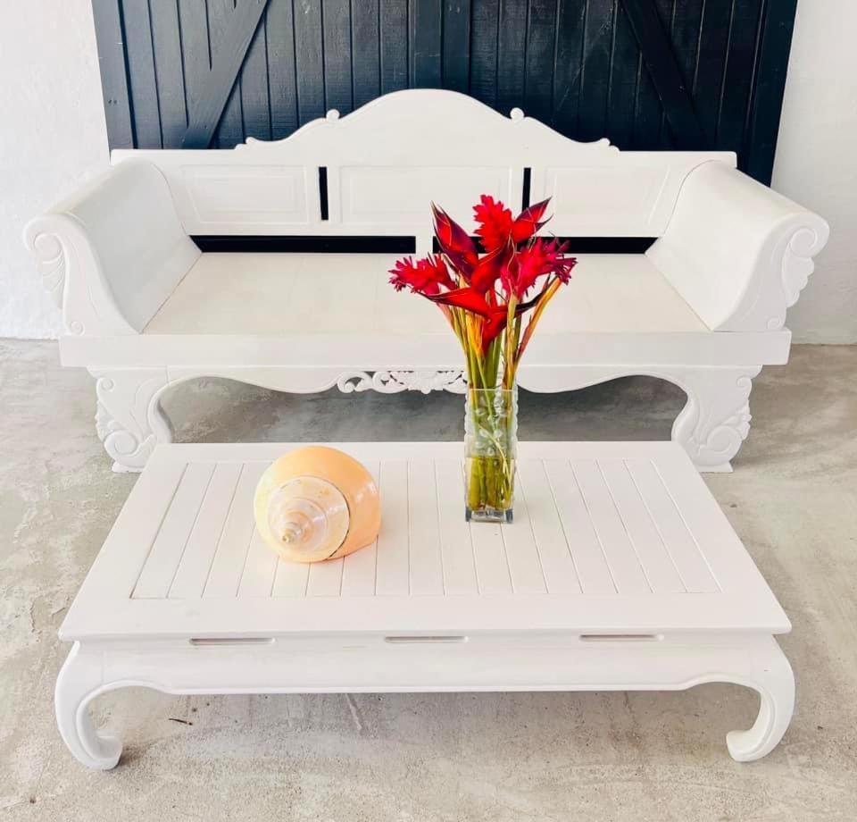 Banana Bay Beach Club Bed & Breakfast Eton ภายนอก รูปภาพ