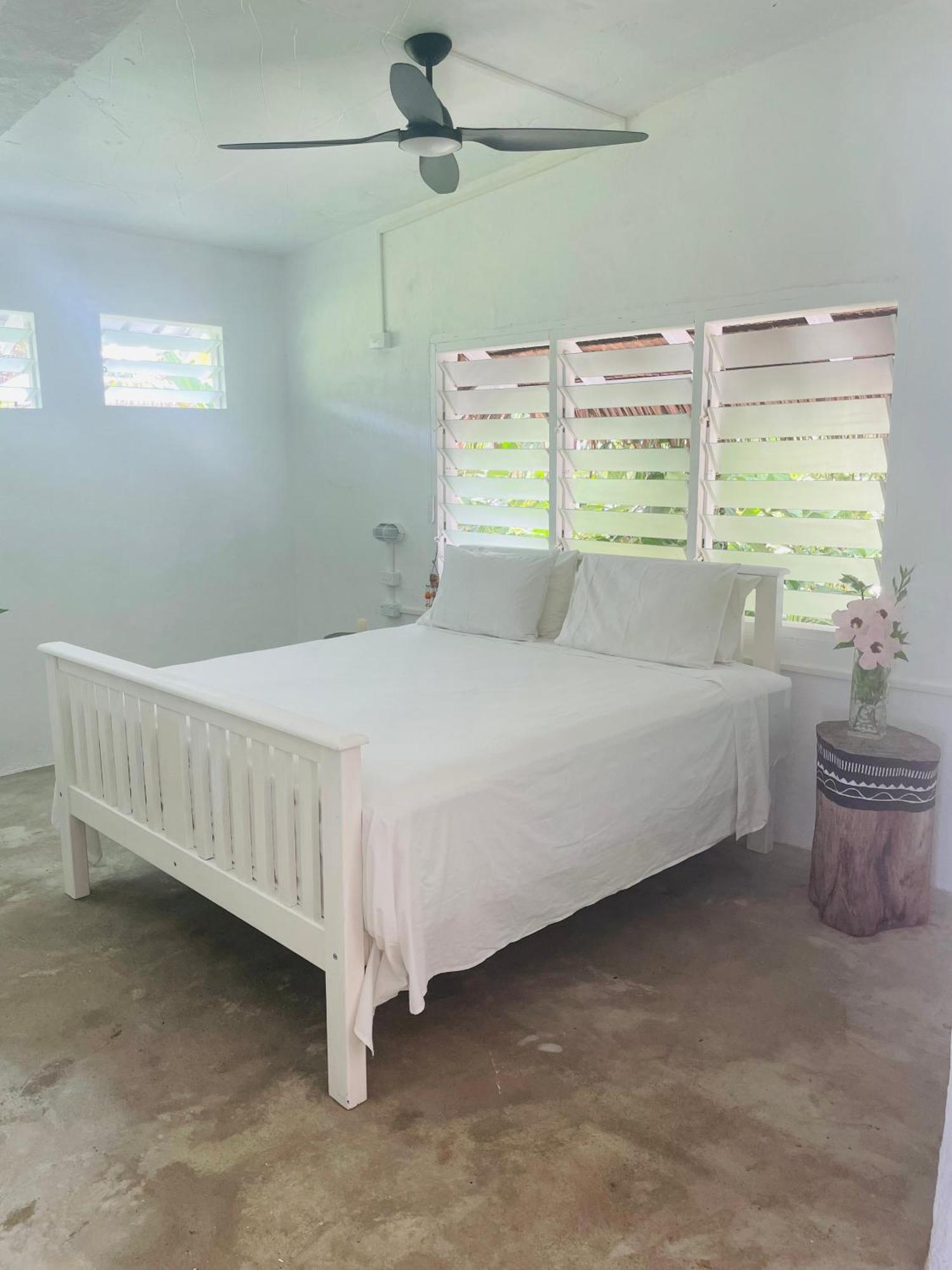 Banana Bay Beach Club Bed & Breakfast Eton ภายนอก รูปภาพ