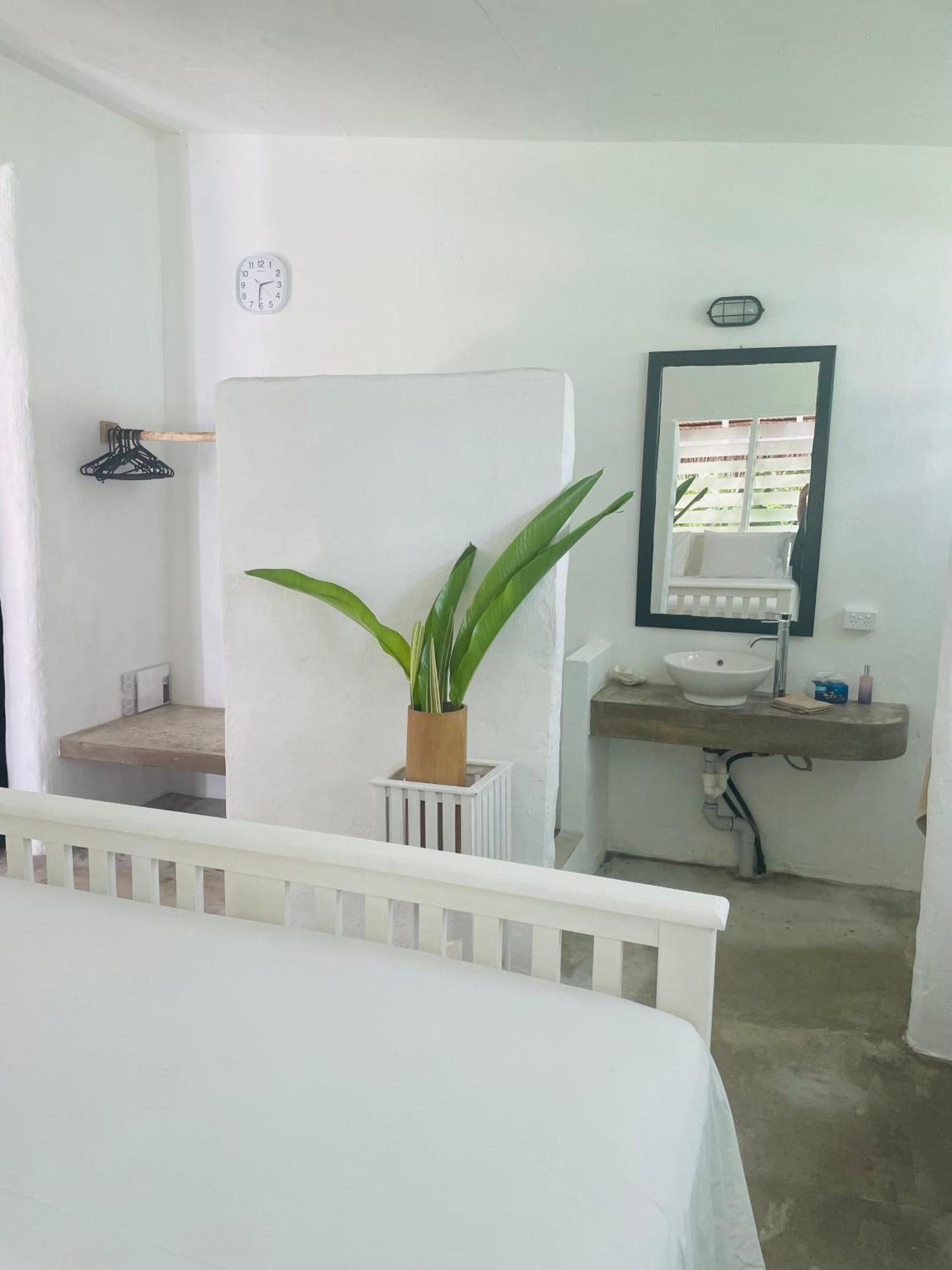 Banana Bay Beach Club Bed & Breakfast Eton ภายนอก รูปภาพ
